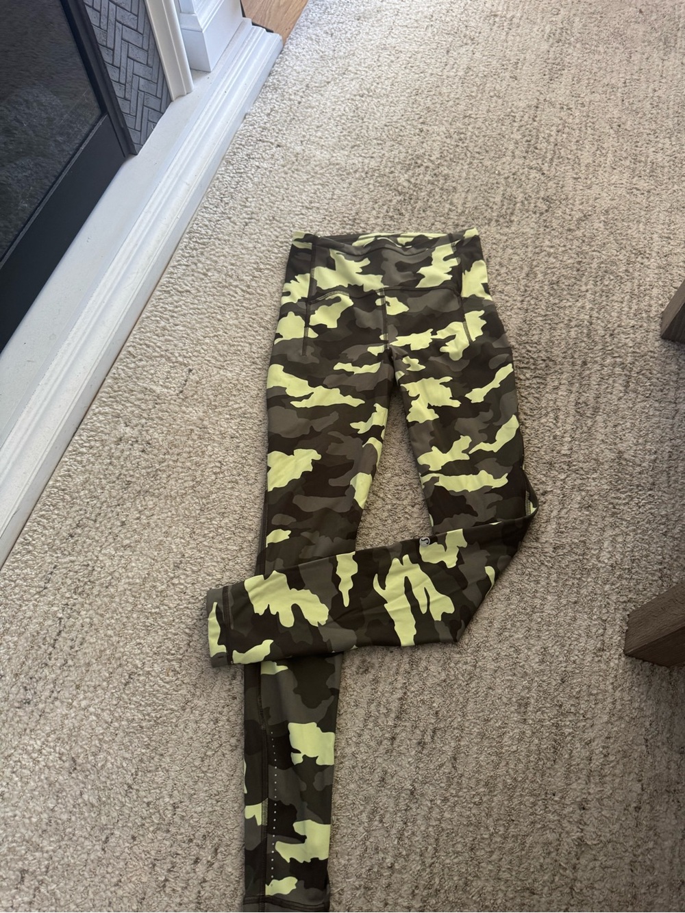 Lululemon Neon Yellow & Olive Camouflage Leggings size 4
